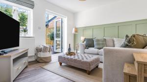 Brand New Luxury Cottage - Garden - Private Parking - Netflix - Coffee Station - Work Desk