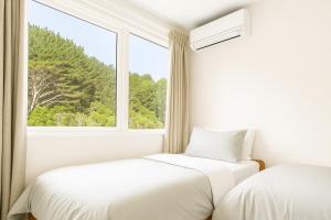 Skyline Sanctuary - Entire Aparment with Luxe Views, Espresso and Parking