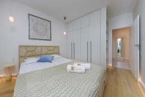 Golden Moon - Portova