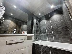 Appartement 4 pers. aux pieds des pistes avec parking et wifi - FR-1-598-130