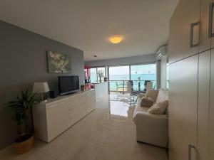 Beautiful beachfront apartment