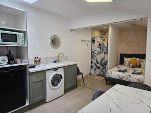 Cosy 50m2 moderne avec terrasse, spa et sauna communs, à 2 pas de la Place Dalton