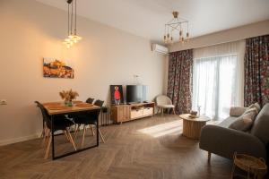 New Cozy 2 Room Apt Netflix, Workspace in Didube