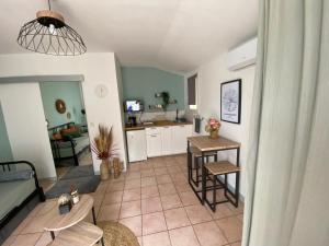 Aix-en-Provence, Charmant studio idéalement situé avec Clim et linge fourni
