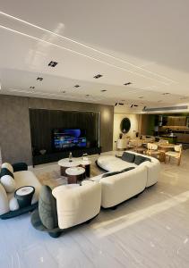 Luxury 3 Master Bedrooms Nile& Pyramids open View