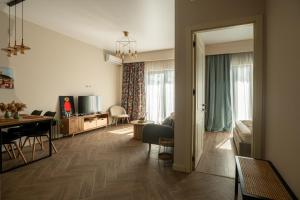 New Cozy 2 Room Apt Netflix, Workspace in Didube