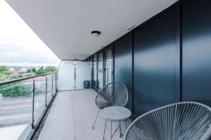 Luxury City Apt with Balcony & Parking