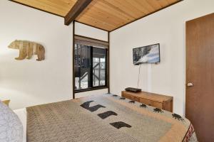 Switzerland Summit Condo- Cozy Base Camp Resort Chalet- Walk to Ski Lifts + Hiking