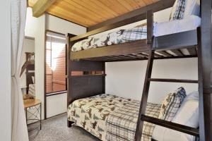 Switzerland Summit Condo- Cozy Base Camp Resort Chalet- Walk to Ski Lifts + Hiking