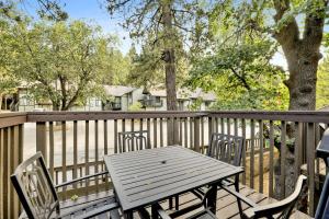 Switzerland Summit Condo- Cozy Base Camp Resort Chalet- Walk to Ski Lifts + Hiking