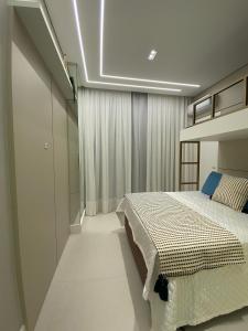 IPT001 - 03 suítes finamente mobiliado na Meia Praia