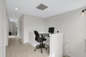 Hillsboros Best at Your Doorstep with pool & gym