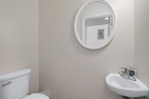 Hillsboros Best at Your Doorstep with pool & gym