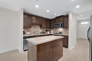 Hillsboros Best at Your Doorstep with pool & gym