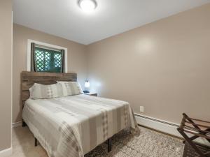 Cozy 2BR Mountain Retreat Near Killington Resort - Pet Friendly, Fireplace, Foosball