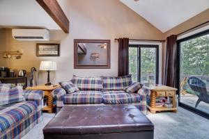 108 Escape: Ski-In, Chill-Out |Waterparks & Hiking