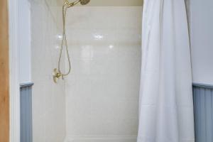 108 Escape: Ski-In, Chill-Out |Waterparks & Hiking