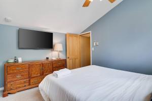 108 Escape: Ski-In, Chill-Out |Waterparks & Hiking