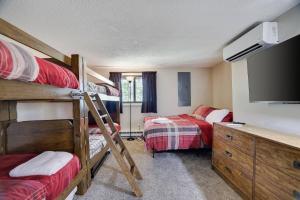 108 Escape: Ski-In, Chill-Out |Waterparks & Hiking