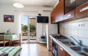 1 Bedroom Lovely Apartment In Omis