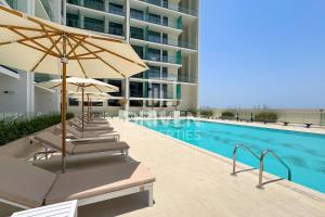 Luxury Studio in JVC Near Marina & Downtown