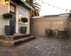 Charming Courtyard Cottage