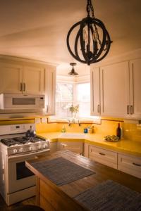 Charming Courtyard Cottage