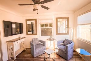 Charming Courtyard Cottage