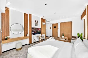 MarvelStay - Connected to Mall & Metro - JW Marriott