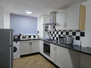 Cozy Birmingham city center home with free parking