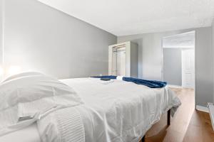 Main Floor Tremont Home with KING Bed, Mins From DT, Pet Friendly