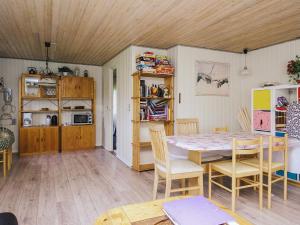 6 person holiday home in Eskebjerg-By Traum