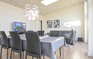 Lovely Home In Løgstrup With House Sea View