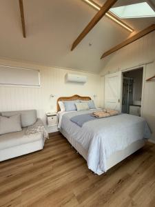 The Bay overlooking Boston Island