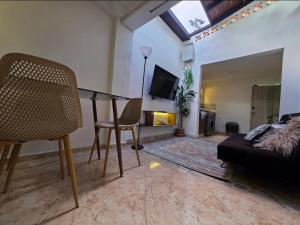 alojamiento entero a 800metros estación poblado