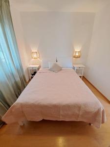 Apartments by the sea Rogac, Solta - 21346