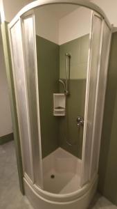 Apartments by the sea Rogac, Solta - 21346