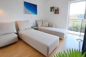 Apartments by the sea Rogac, Solta - 21346