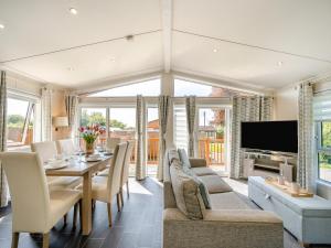 Rabbit Hole - Uk49618