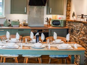 The Wayne House - Uk50389