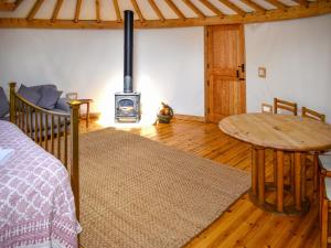 Hazel Roundhouse - Ukc6942