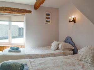 Mountain View-Uk11825