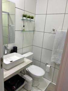 Studio moderno com piscina e academia na Liberdade