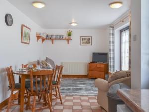 Dairy Cottage - Uk49834