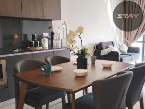Grand Medini Couple Stylish Netflix 100mbps BySTAY
