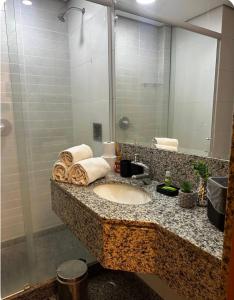 Studio com piscina, academia e ar condicionado Centro RIO