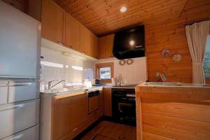 南房総の海と田園風景を眺める高台に佇む景色抜群のログハウス #一棟貸切 #グループや家族旅行におすすめ #BBQ可のお庭 #夕陽と海が綺麗に見えるテラス #星空が綺麗 #南房総 #osora