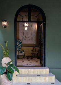 NEW Live like a Queen - Unique Victorian House