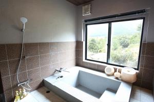 宗鶴庵 - Sokakuan Private Japanese Villa Yufuin - 金鱗湖や湯の坪街道まで車6分 - 最大12名の和風一棟貸切の無人宿