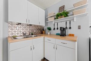 Ohio City 4 Bed 3 TV Free Parking Mins to DT